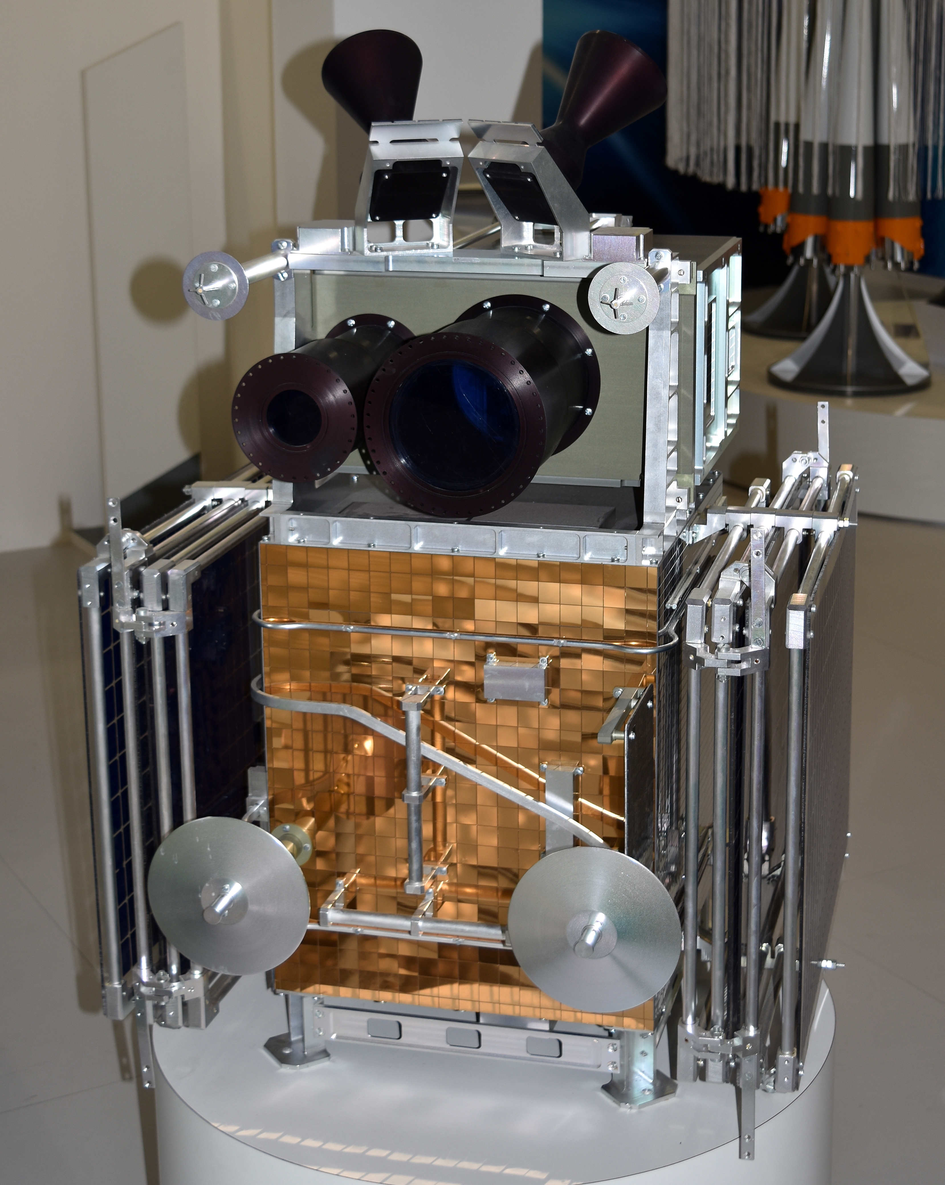 Спутник БКА